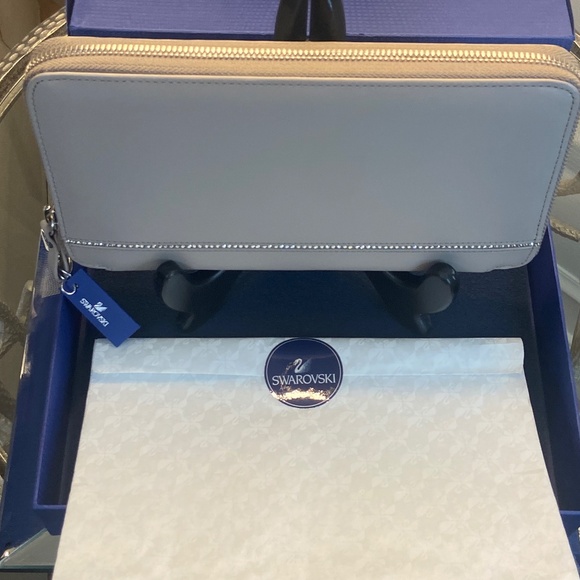 Genuine Swarovski Passport Wallet - Picture 10 of 11